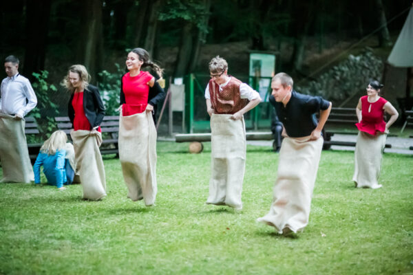 Sackhüpfen Hochzeit Vermietung Freiburg Jutesack Mittealter mittelalterlich traditionelle Spiele